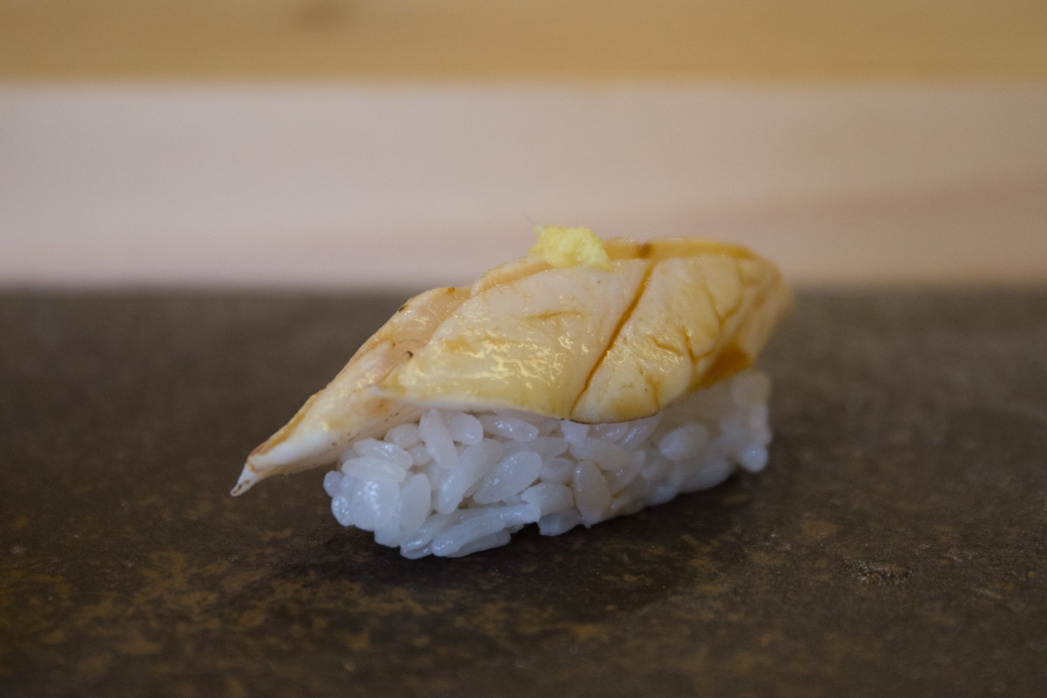 Суши из рыбы сабли Тачиуо